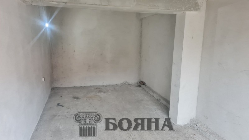 Дава под наем ГАРАЖ, ПАРКОМЯСТО, гр. Русе, Веждата, снимка 4 - Гаражи и паркоместа - 52636626