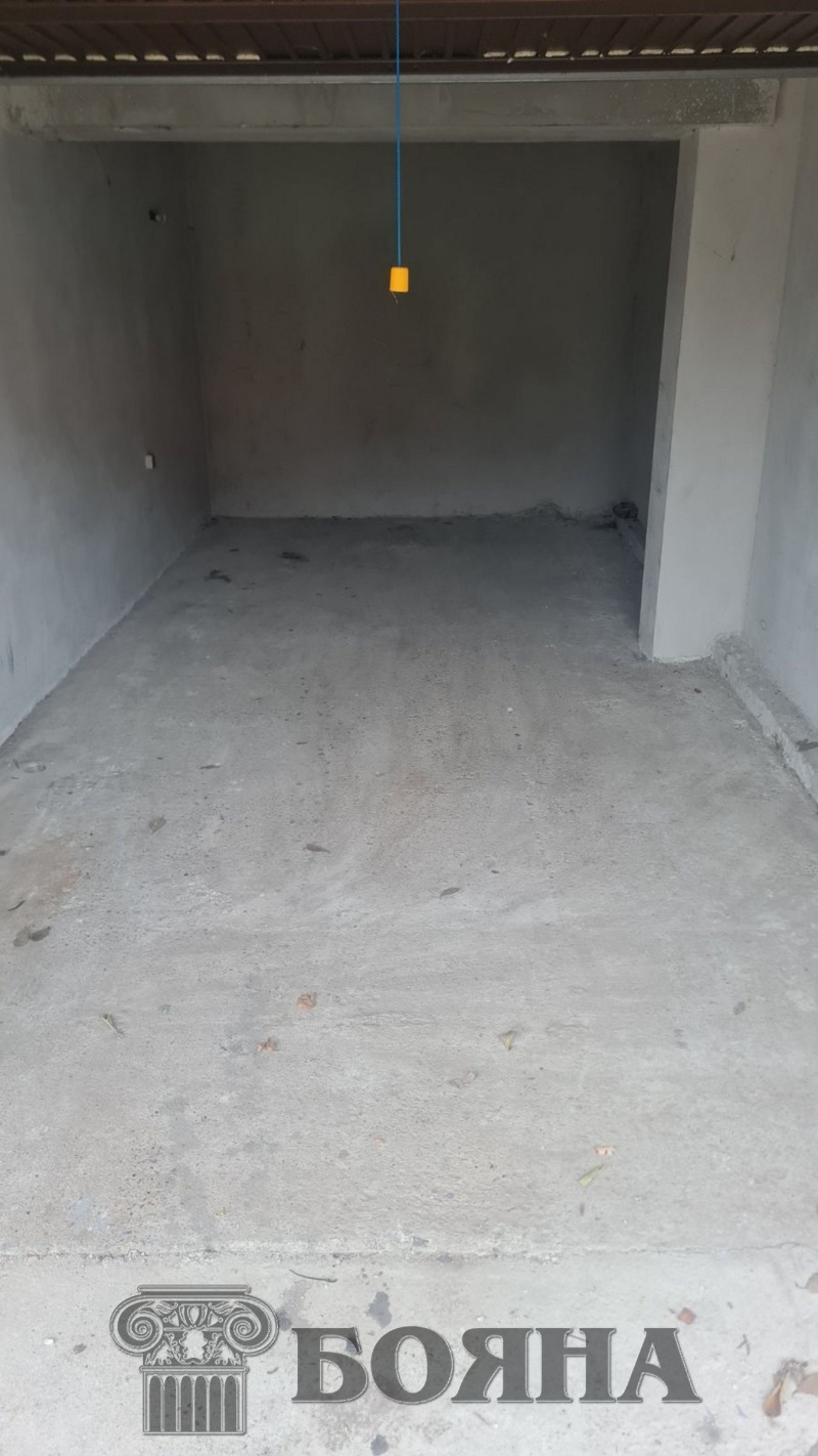 Дава под наем ГАРАЖ, ПАРКОМЯСТО, гр. Русе, Веждата, снимка 5 - Гаражи и паркоместа - 52636626