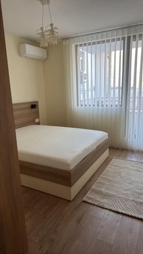 1 спаваћа соба Зона Б-18, Софија 8