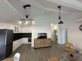 2 Schlafzimmer Zentar, Warna