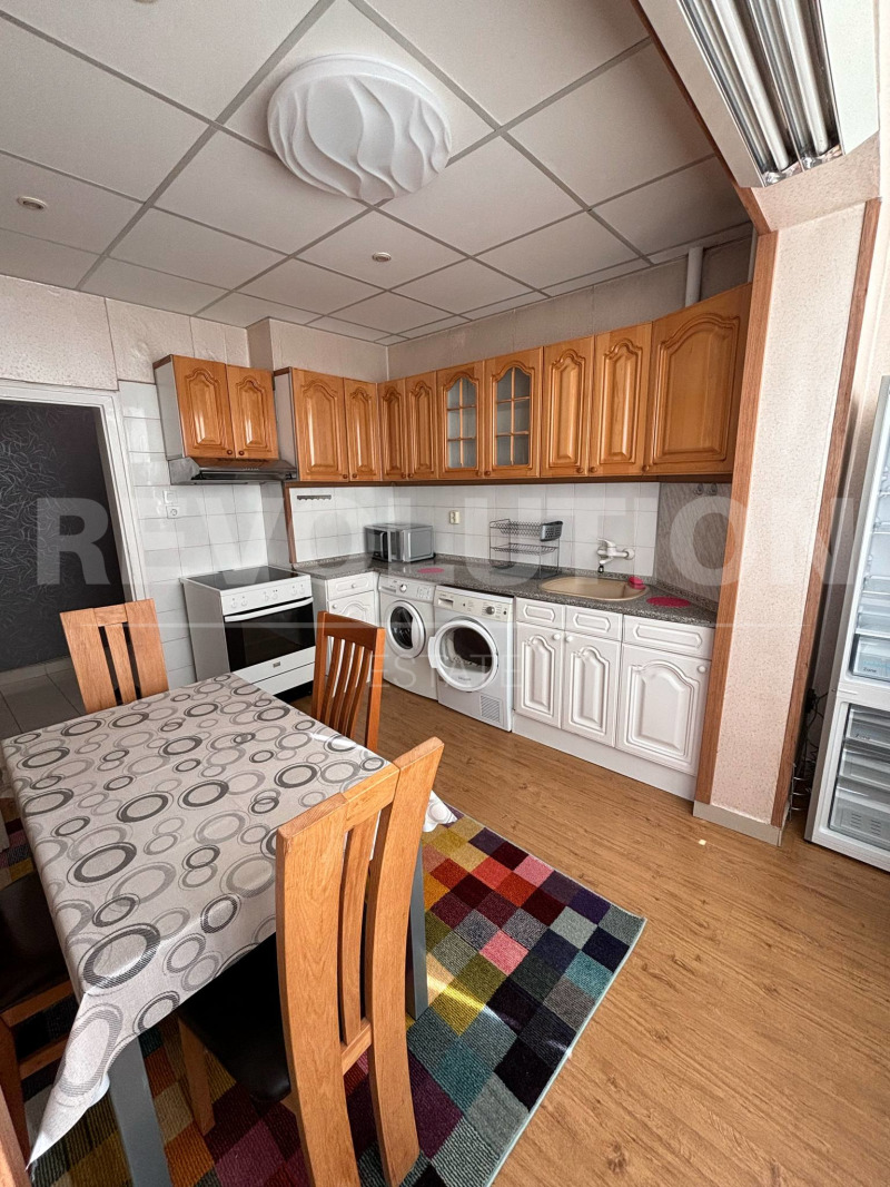 Дава под нем  3-стаен, град Пловдив, Кършияка •  500 EUR • ID 94120627 — holmes.bg - [1] 