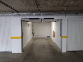 Garage Tsentar, Sofia 1