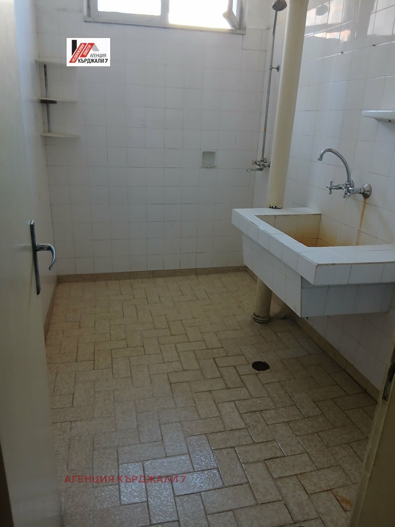 Дава под наем 4-СТАЕН, гр. Кърджали, Възрожденци, снимка 8 - Апартаменти - 52834712