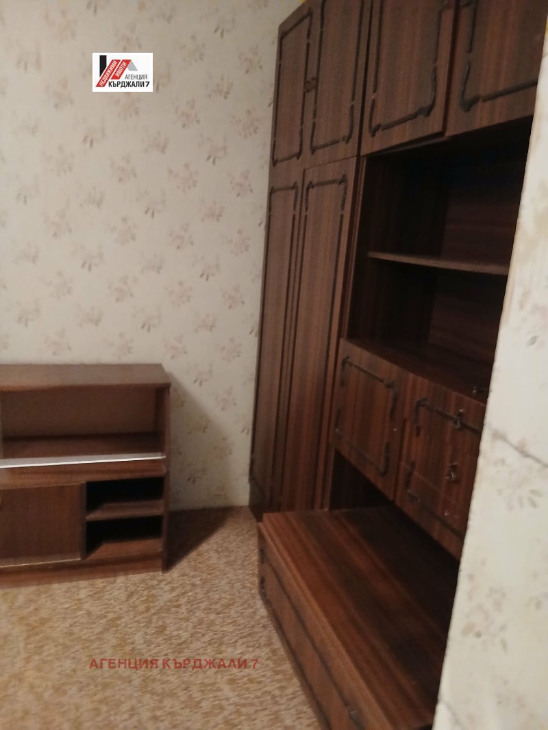 Дава под наем 4-СТАЕН, гр. Кърджали, Възрожденци, снимка 6 - Апартаменти - 52834712