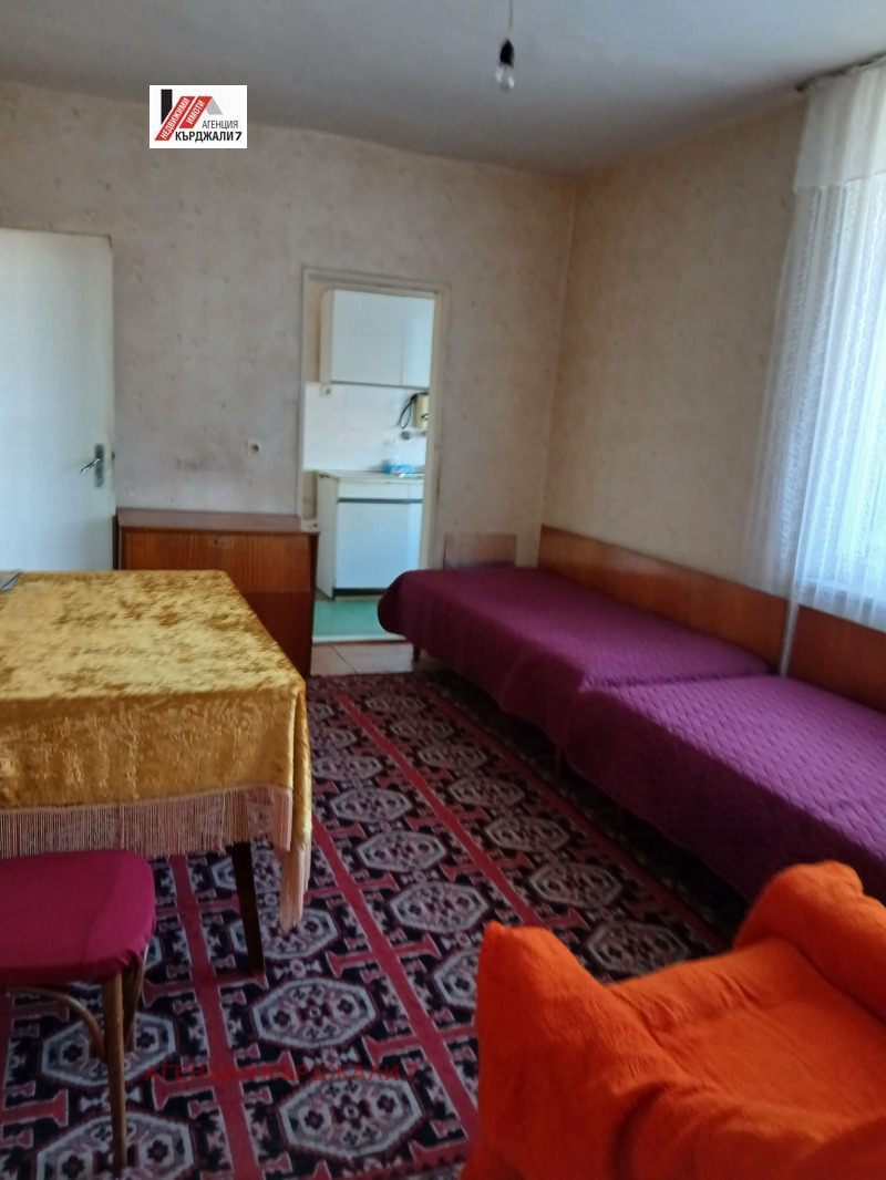 Дава под наем 4-СТАЕН, гр. Кърджали, Възрожденци, снимка 4 - Апартаменти - 52834712