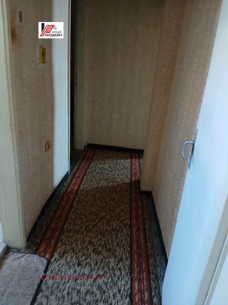 Дава под наем 4-СТАЕН, гр. Кърджали, Възрожденци, снимка 3 - Апартаменти - 52834712