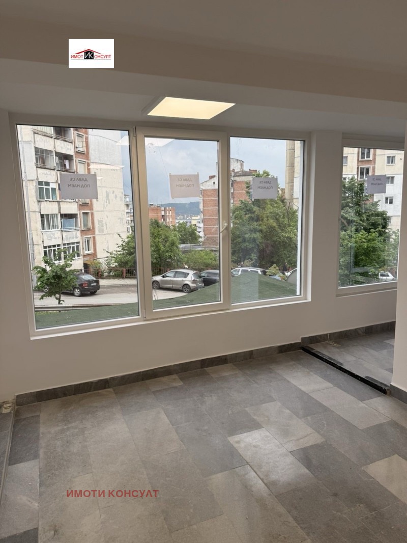 Vuokrattavana  Myymälä Veliko Tarnovo , Tsentar , 45 neliömetriä | 24465070 - kuva [2]