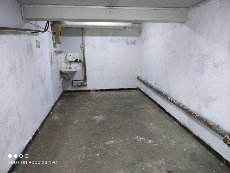 Дава под наем ГАРАЖ, ПАРКОМЯСТО, гр. Русе, Здравец, снимка 3 - Гаражи и паркоместа - 52783831