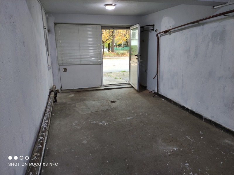 Дава под наем ГАРАЖ, ПАРКОМЯСТО, гр. Русе, Здравец, снимка 5 - Гаражи и паркоместа - 52783831