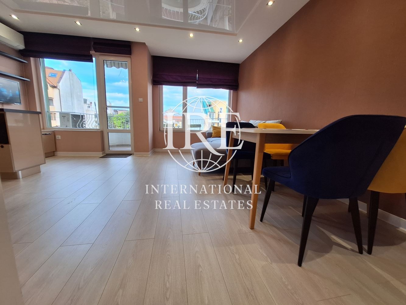 Дава под наем 3-СТАЕН, гр. Варна, Бизнес хотел, снимка 3 - Апартаменти - 54749713
