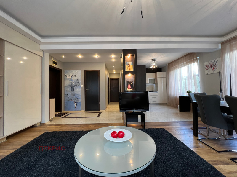 Kiadó  2 hálószobás Sofia , Centar , 120 négyzetméter | 34711041