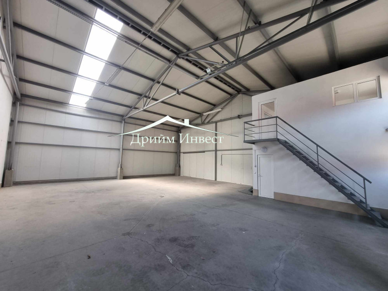 K pronájmu  Úložný prostor Plovdiv , Industrialna zona - Jug , 200 m2 | 36889487