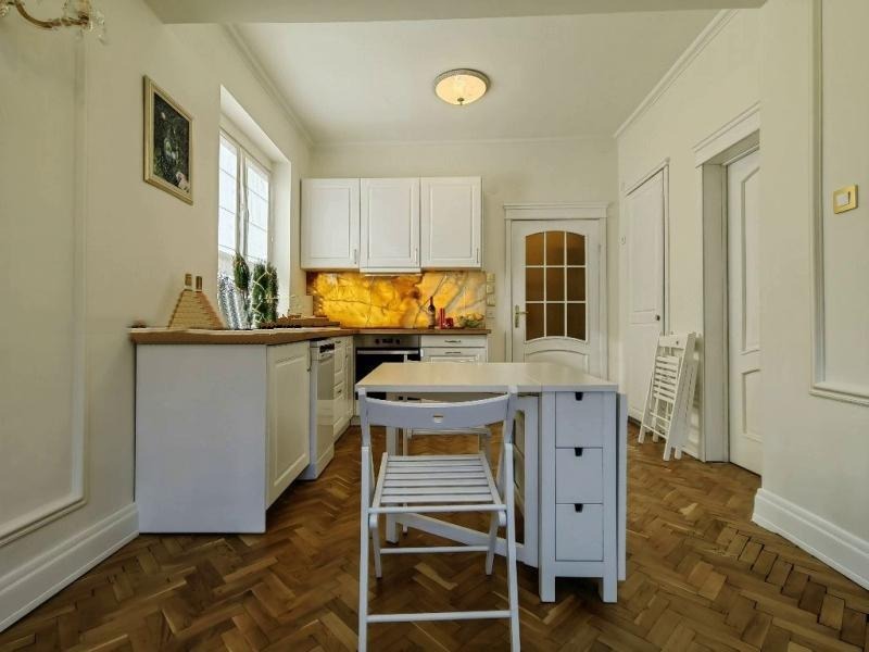 Дава под нем  3-стаен, град София, Център • 1 000 EUR • ID 69514102 — holmes.bg - [1] 
