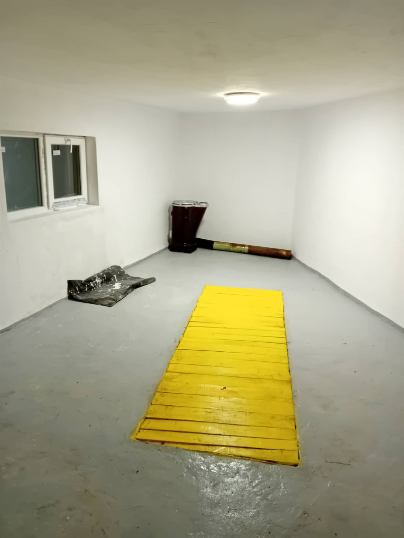 Дава под наем ГАРАЖ, ПАРКОМЯСТО, гр. Шумен, Военно училище, снимка 2 - Гаражи и паркоместа - 52631637