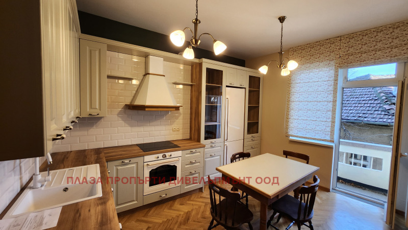 A louer  2 chambres Sofia , Tsentar , 120 m² | 39045407