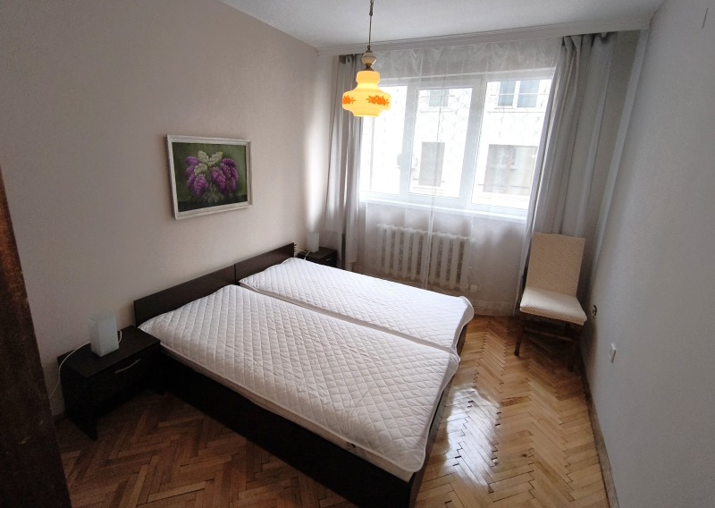 Дава под Наем 2-СТАЕН в град София, Лозенец - 70 кв.м / 450 € » 880.12 лв., АЙ БРОКЕРС