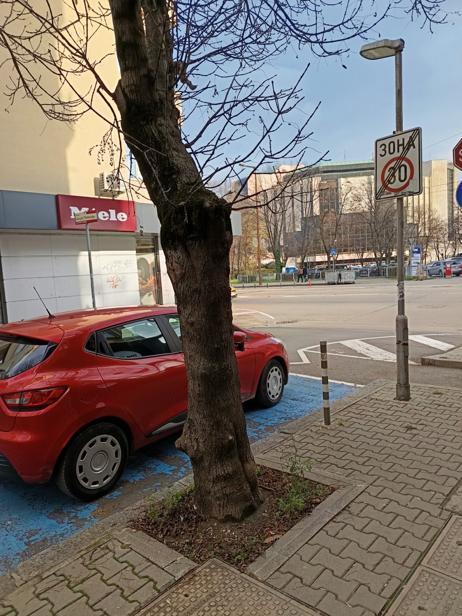 Дава под наем ГАРАЖ, ПАРКОМЯСТО, гр. София, Център, снимка 9 - Гаражи и паркоместа - 54711806