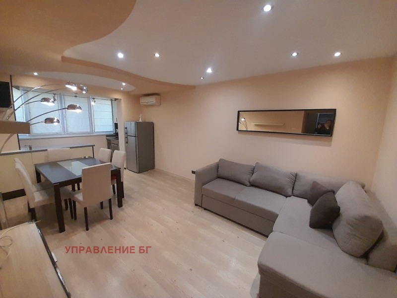 Zu vermieten  1 Schlafzimmer Sofia , Mladost 3 , 60 qm | 22952330