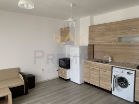 1 Schlafzimmer Grand Mol, Warna