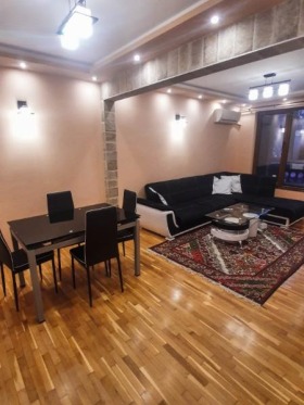 Издаје се 2 спаваће собе