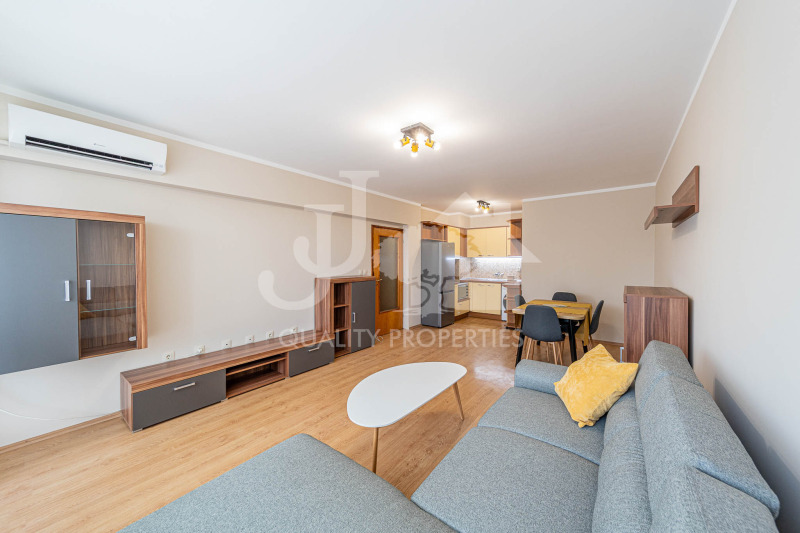 Издаје се  1 спаваћа соба Софија , Центар , 79 м2 | 74906106