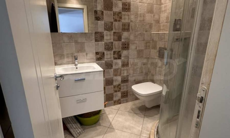 Zu vermieten  3 Schlafzimmer Warna , Zentar , 120 qm | 21995773 - Bild [15]