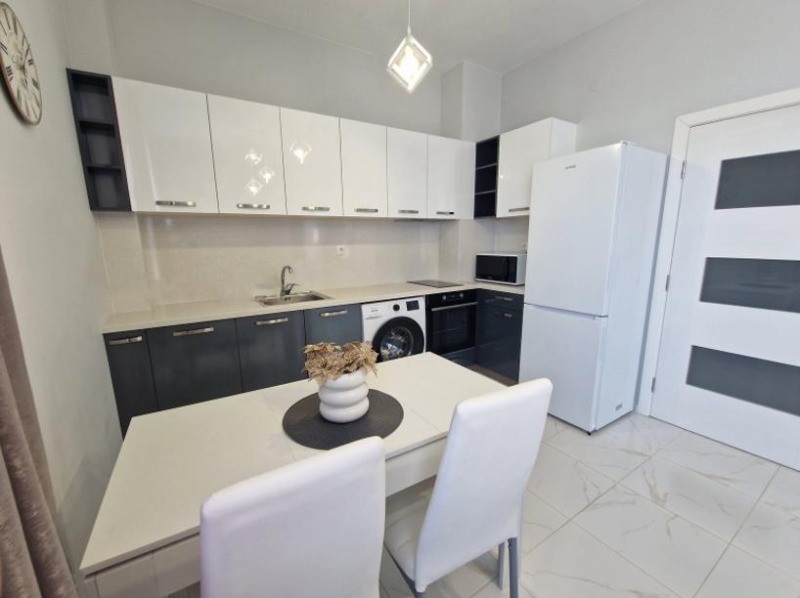 Под наем 3-СТАЕН, град Пловдив, Тракия • 550 € • 93493251 — Holmes.bg