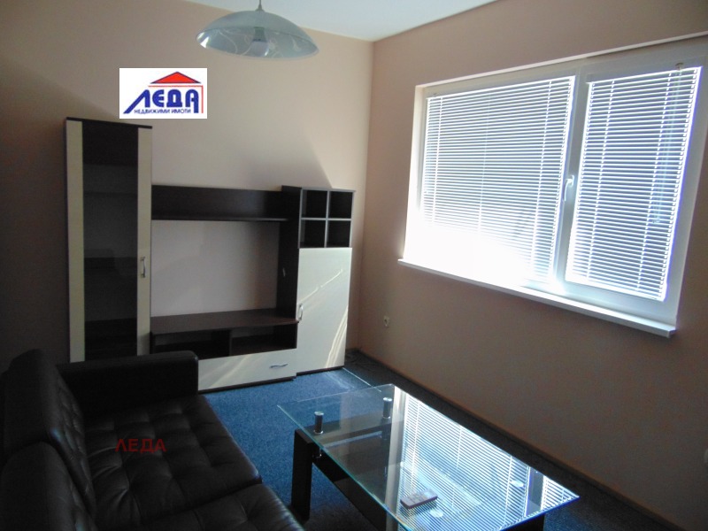 A louer  2 chambres Pleven , Chirok tsentar , 80 m² | 13123865