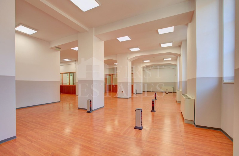 Дава под Наем ОФИС в град София, Център - 300 кв.м / 2 700 € » 5 280.74 лв., КЕЛЪР УИЛЯМС ЦЕНТЪР