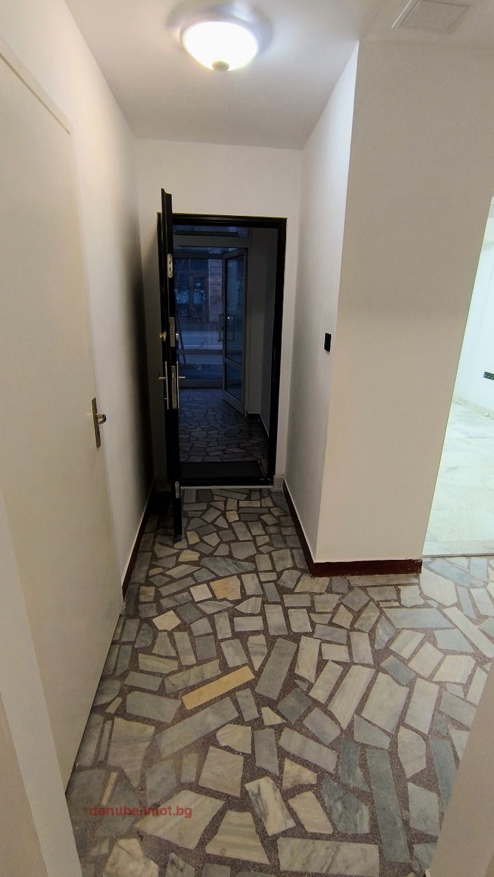 Дава под наем МАГАЗИН, гр. Русе, Център, снимка 3 - Магазини - 53621499