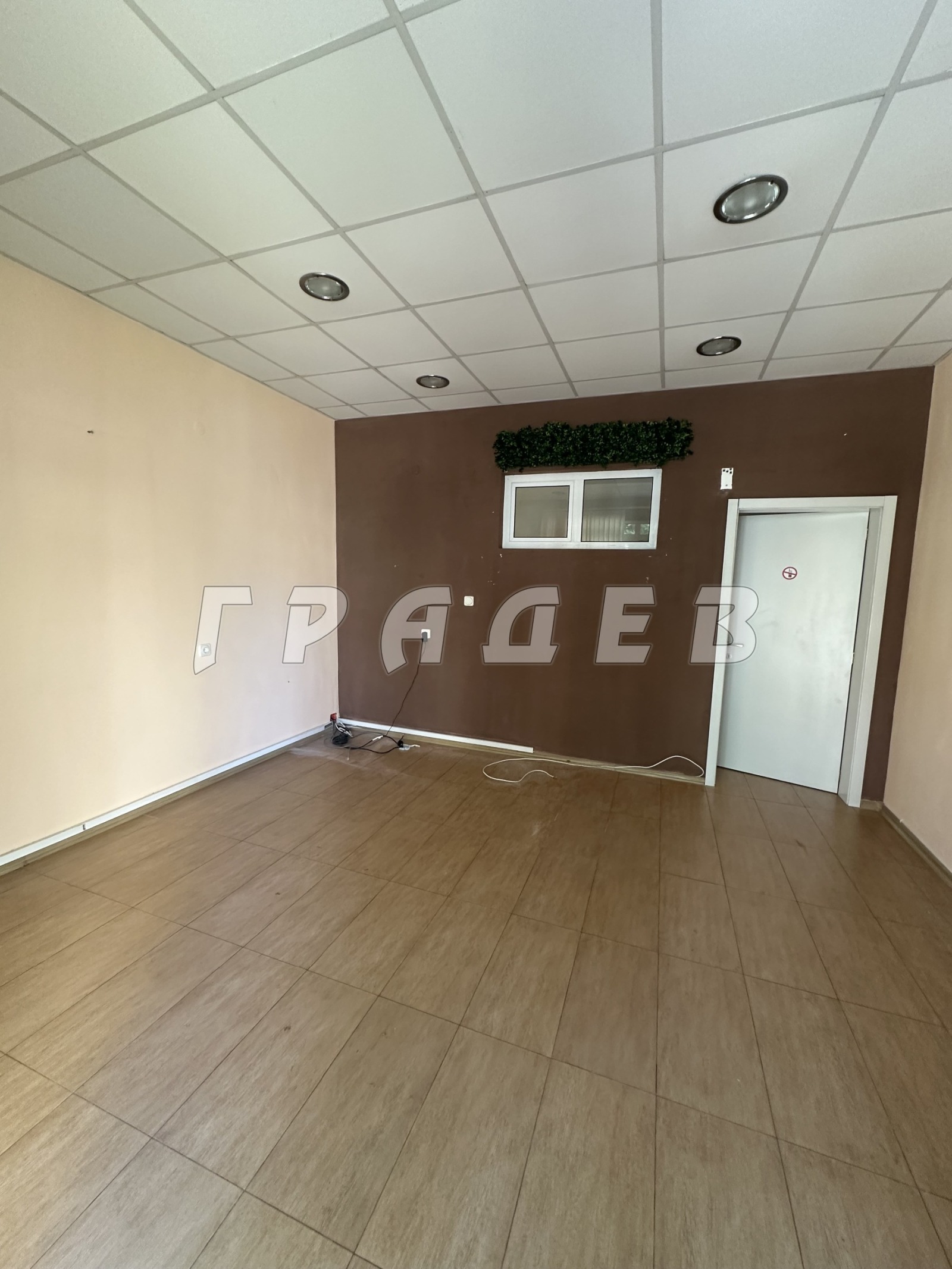 Дава под наем ОФИС, гр. Русе, Център, снимка 2 - Офиси - 55555919