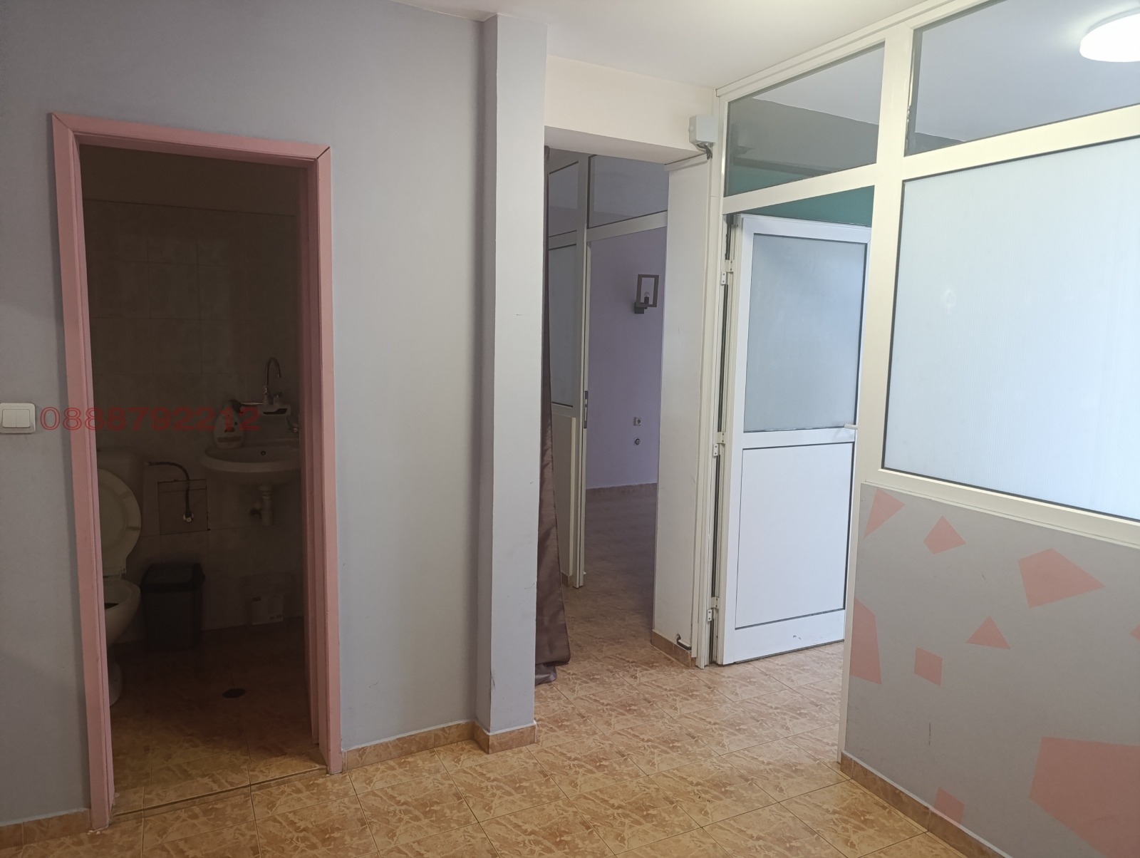 Дава под наем ОФИС, гр. Велико Търново, Център, снимка 4 - Офиси - 56085911