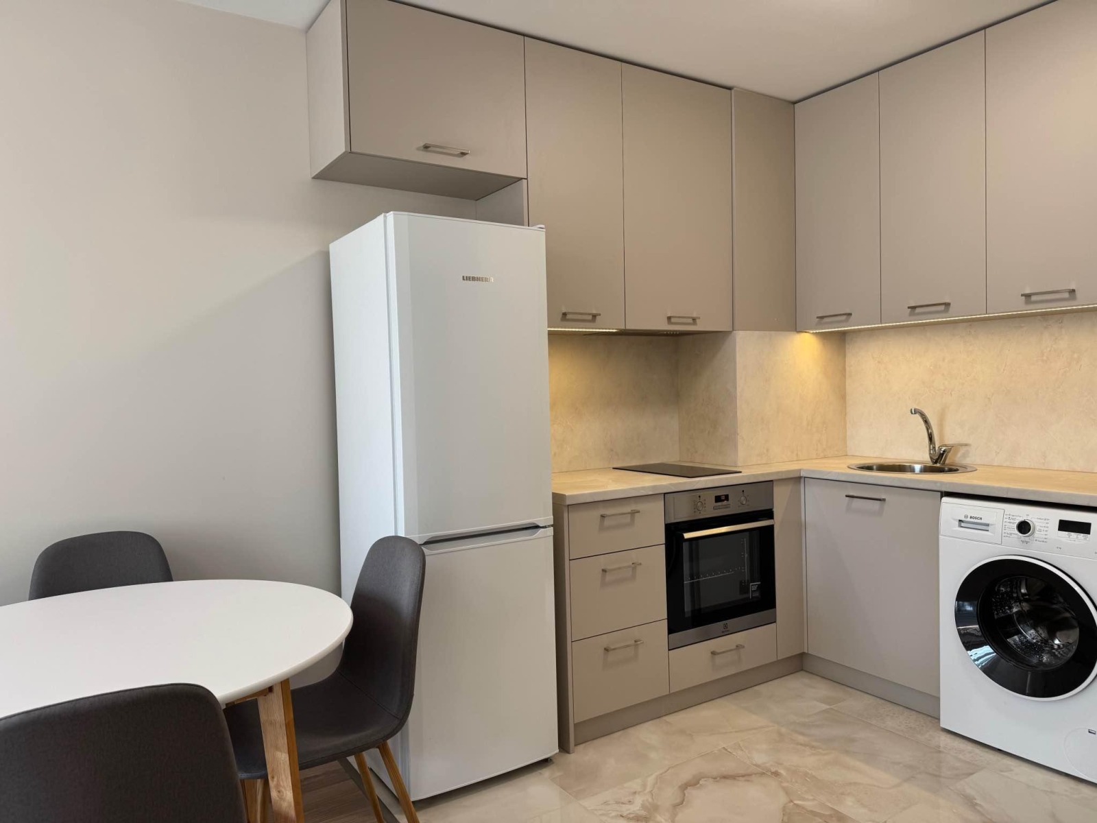 Дава под наем 2-СТАЕН, гр. София, Малинова долина, снимка 3 - Апартаменти - 53858742