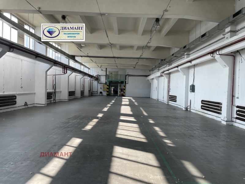 Zu vermieten  Lagerung Ruse , Rodina 1 , 1300 qm | 30282273