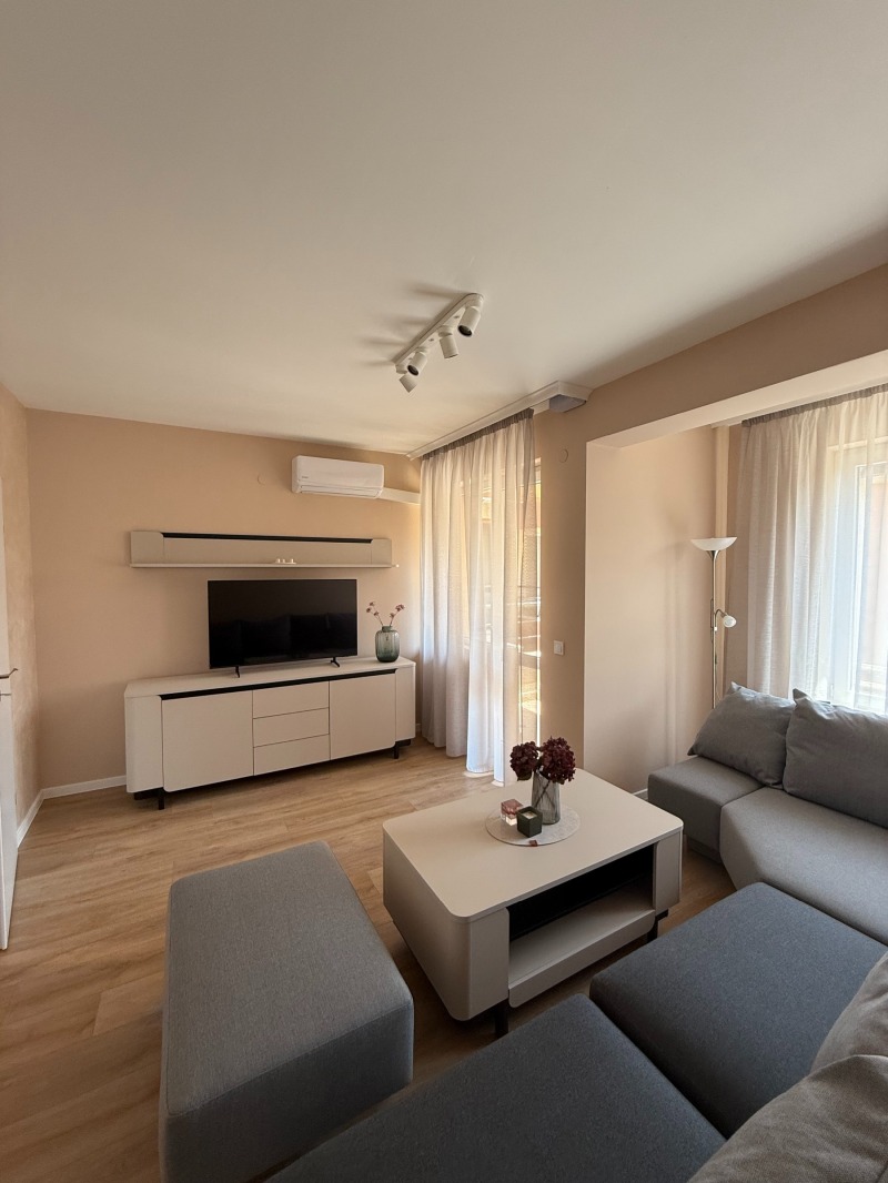K pronájmu  1 ložnice Sofia , Borovo , 64 m2 | 52855609 - obraz [4]