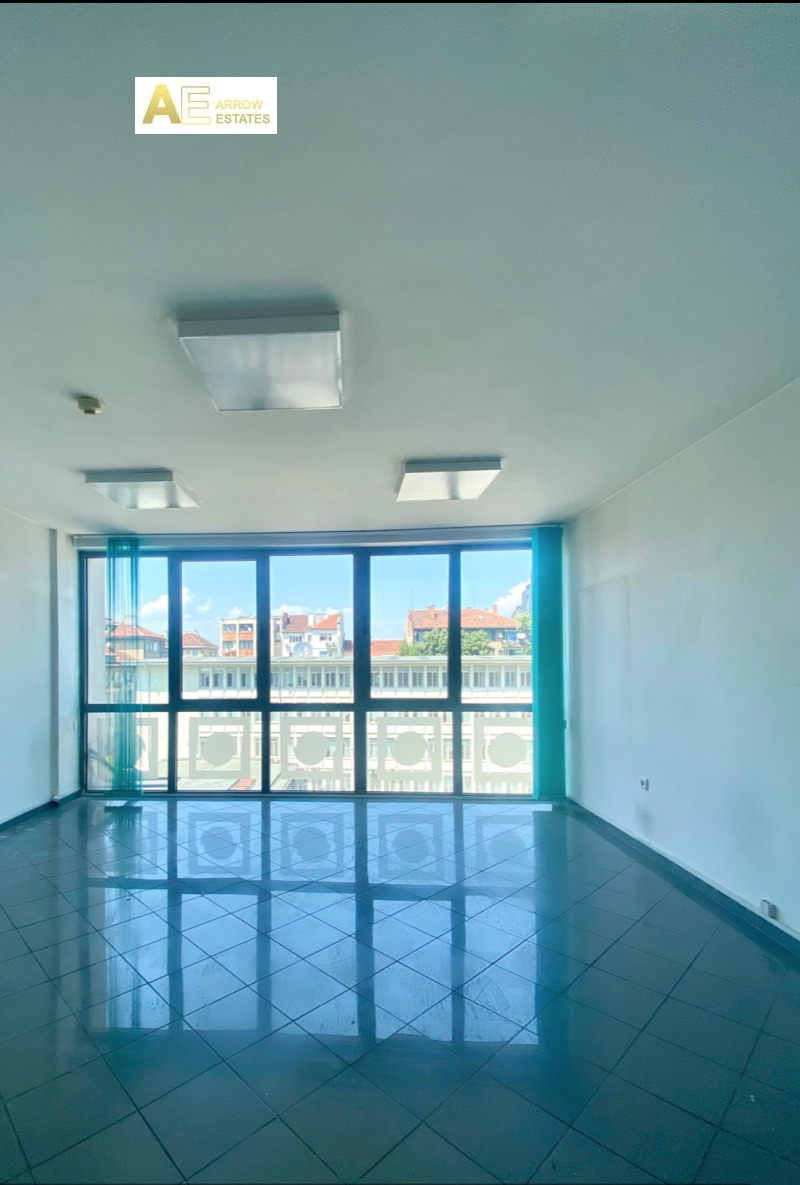 Дава под Наем ОФИС в град София, Център - 130 кв.м / 1 749 € » 3 420.75 лв., АРОУ ЕСТЕЙТС