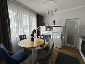 1 Schlafzimmer Zentar, Warna