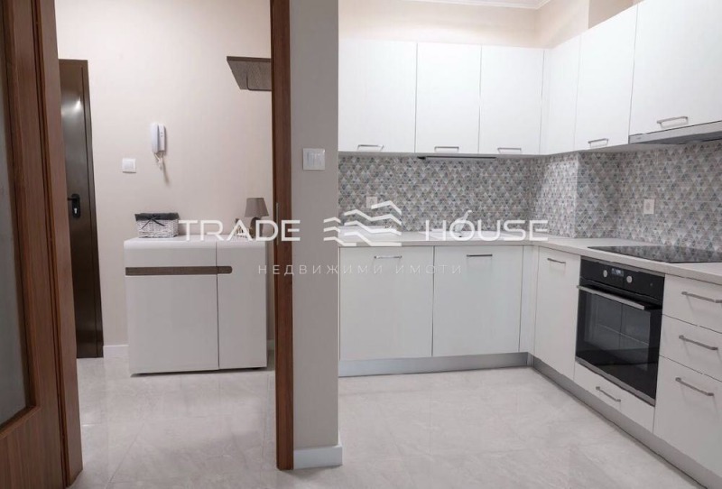 Дава под нем  2-стаен, град Пловдив, Каменица 2 •  430 EUR • ID 17332151 — holmes.bg - [1] 