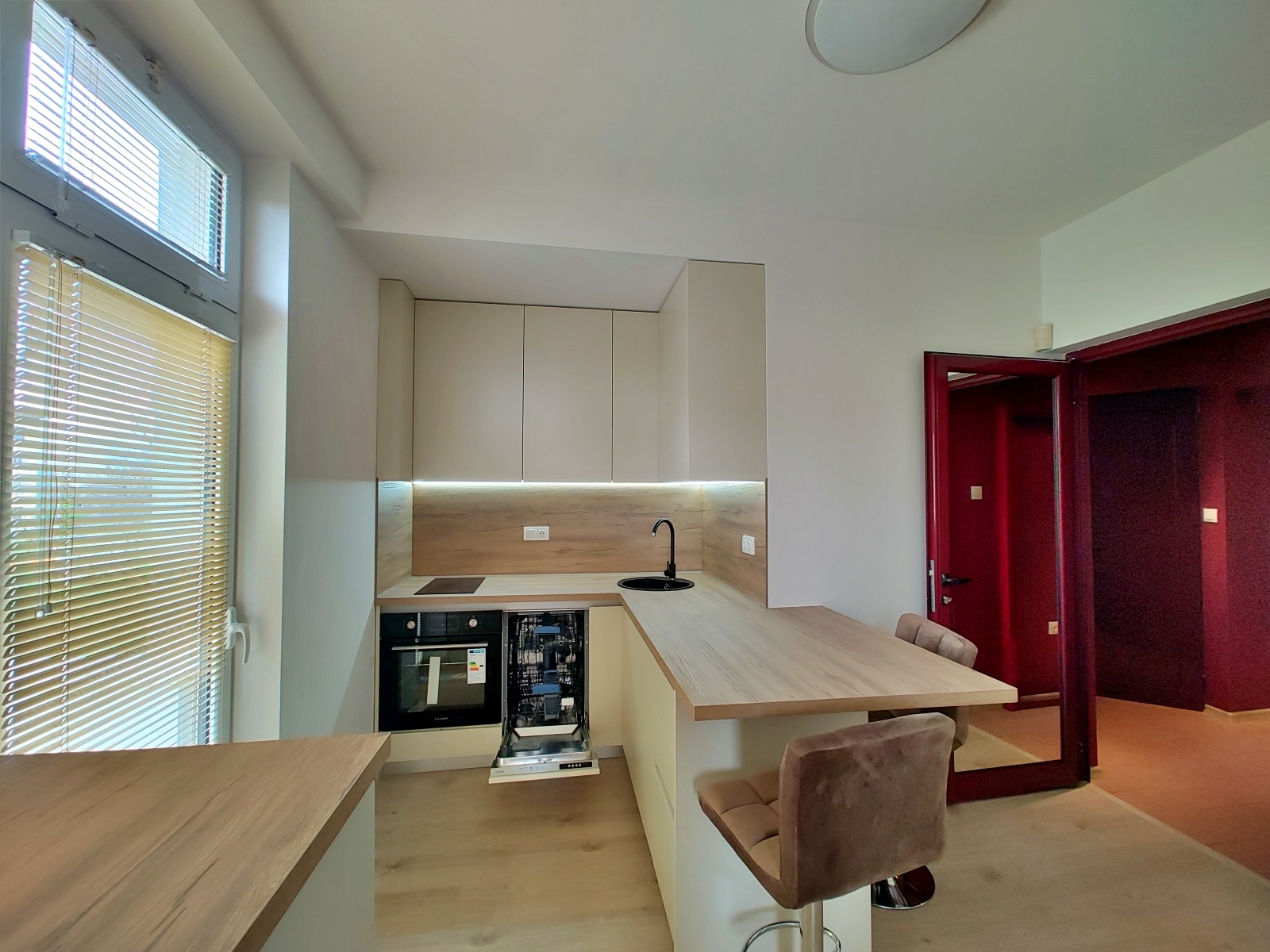 Дава под наем 3-СТАЕН, гр. София, Оборище