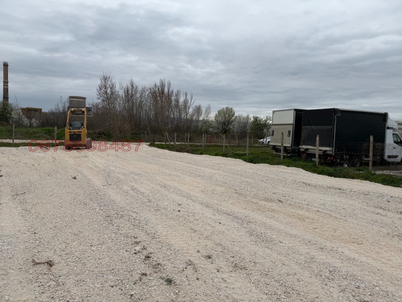 Дава под Наем МЯСТО в град Пловдив, Индустриална зона - Север - 2500 кв.м / 700 € » 1 369.08 лв.