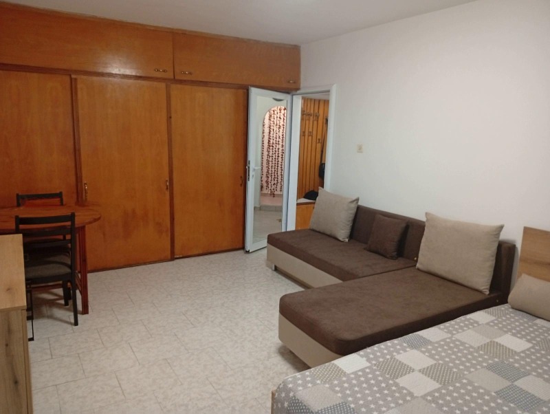 Kiadó  Stúdió Sofia , Ljulin 10 , 45 négyzetméter | 55778172