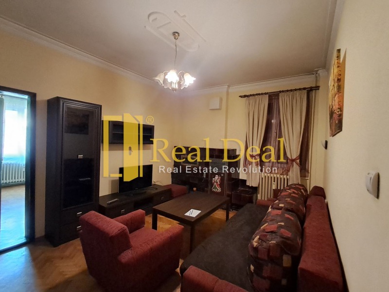 Издаје се  2 спаваће собе Софија , Центар , 100 м2 | 44112885