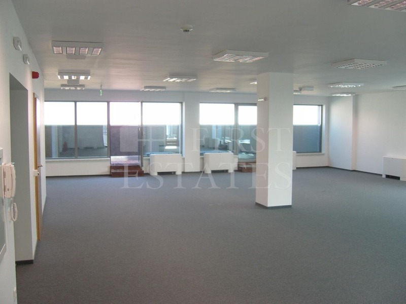 Дава под Наем ОФИС в град София, Медицинска академия - 310 кв.м / 2 500 € » 4 889.58 лв., КЕЛЪР УИЛЯМС ЦЕНТЪР