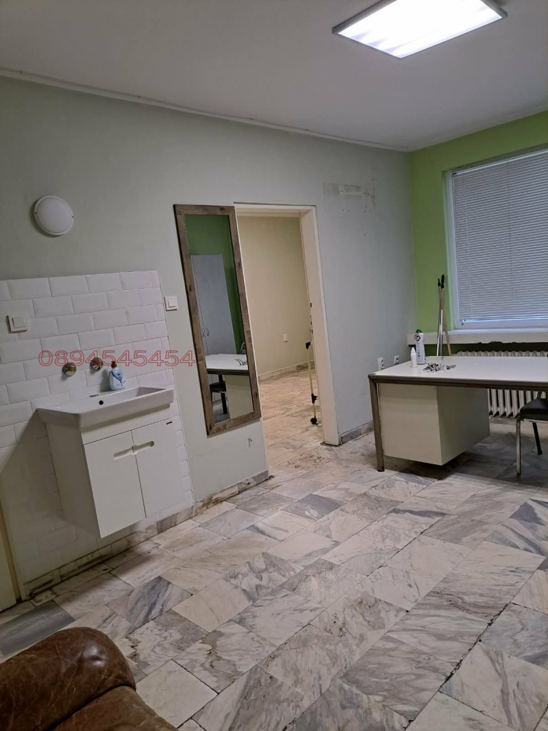 Дава под Наем ОФИС в град София, Банишора - 40 кв.м / 240 € » 469.40 лв.