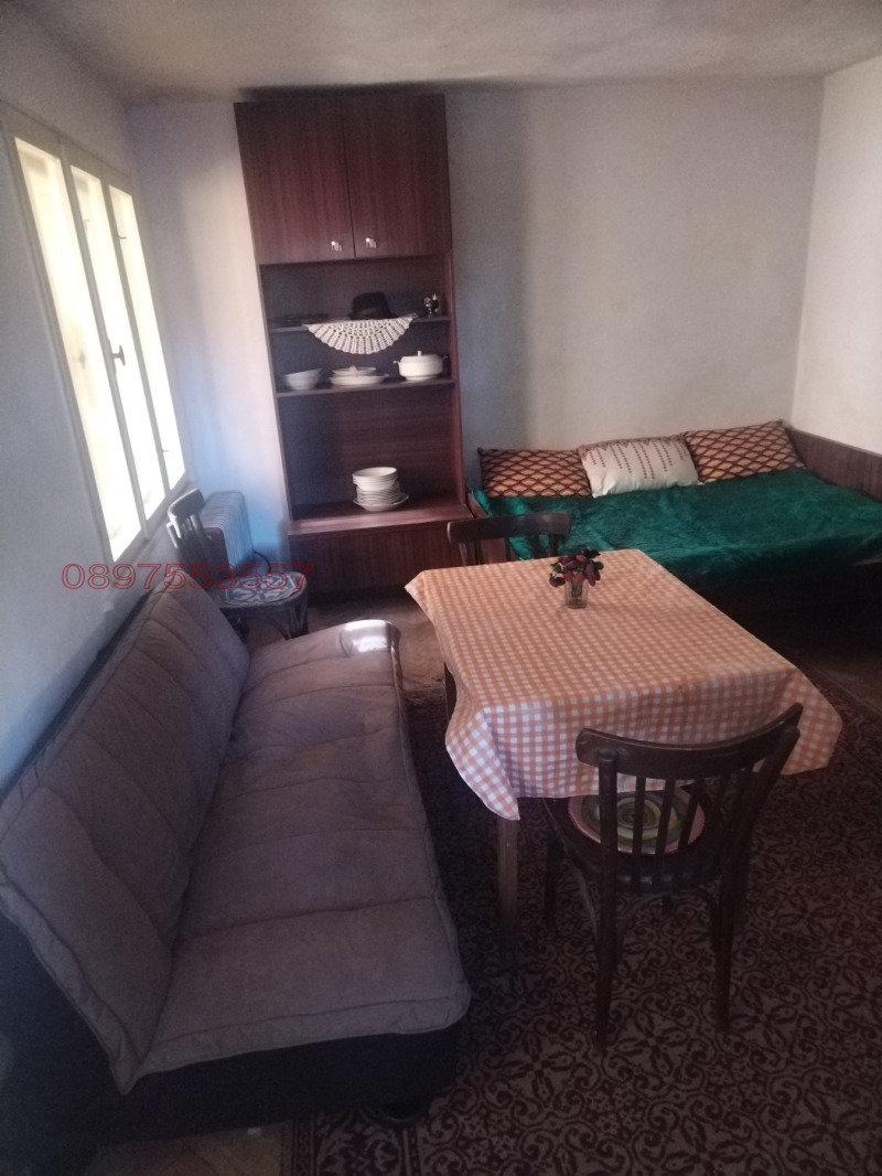 Дава под наем КЪЩА, гр. Разград, Абитрус, снимка 2 - Къщи - 53089948