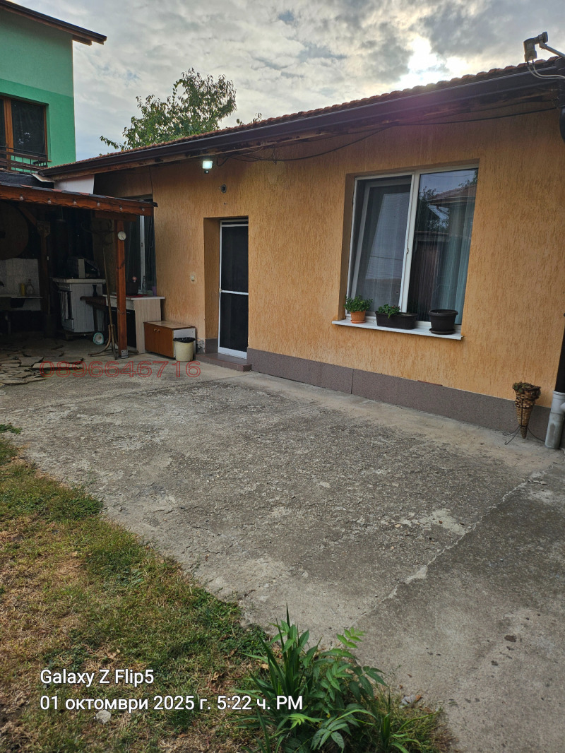 Издаје се  Кућа Софија , Бенковски , 50 м2 | 34793619