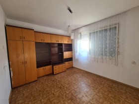 2 makuuhuonetta Utšilištni, Haskovo 11