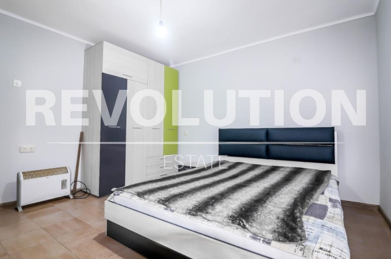 Дава под нем  2-стаен, град Варна, Окръжна болница-Генерали •  250 EUR • ID 97092469 — holmes.bg - [1] 
