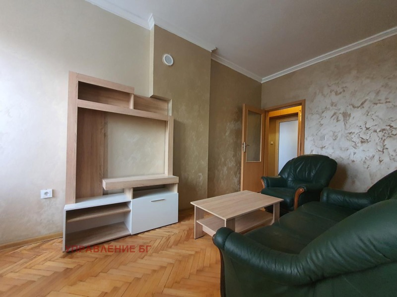 Дава под нем  3-стаен, град София, Център •  600 EUR • ID 18214734 — holmes.bg - [1] 