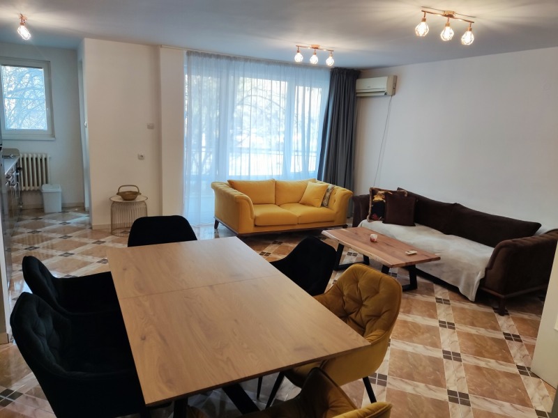 En renta  2 dormitorios Plovdiv , Tsentar , 120 metros cuadrados | 58606732 - imagen [8]